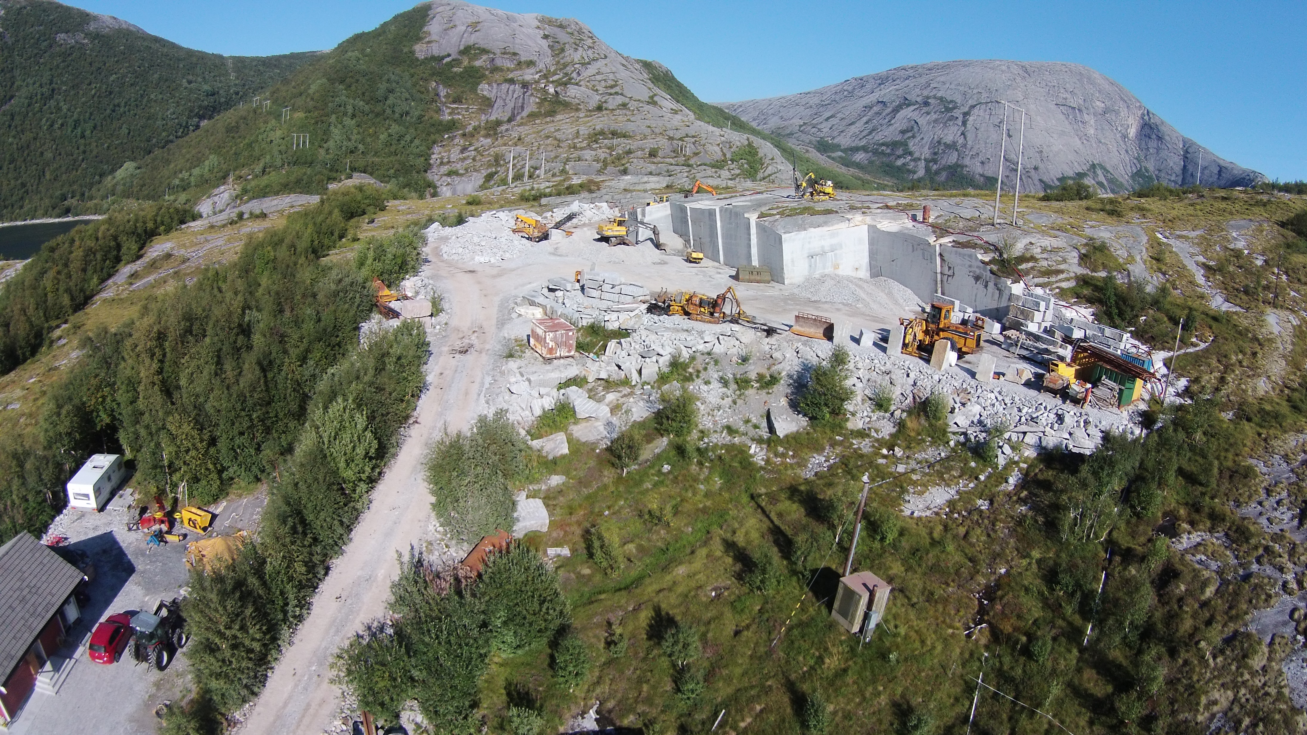 Moderne kjøkken med granittbenk